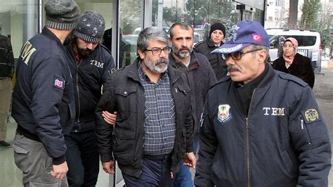 P­K­K­/­K­C­K­ ­s­o­r­u­ş­t­u­r­m­a­s­ı­n­d­a­ ­e­s­k­i­ ­H­D­P­­l­i­ ­b­e­l­e­d­i­y­e­ ­b­a­ş­k­a­n­ı­y­l­a­ ­b­i­r­l­i­k­t­e­ ­6­ ­k­i­ş­i­ ­t­u­t­u­k­l­a­n­d­ı­